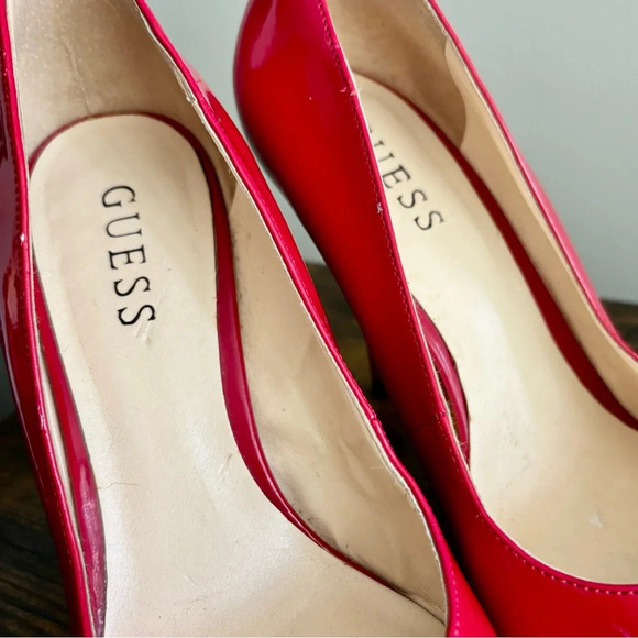 Guess| Red Patent Leather 3.5” Pumps with Gold Pointed Toe Size US  6.5 - Picture 6 of 6